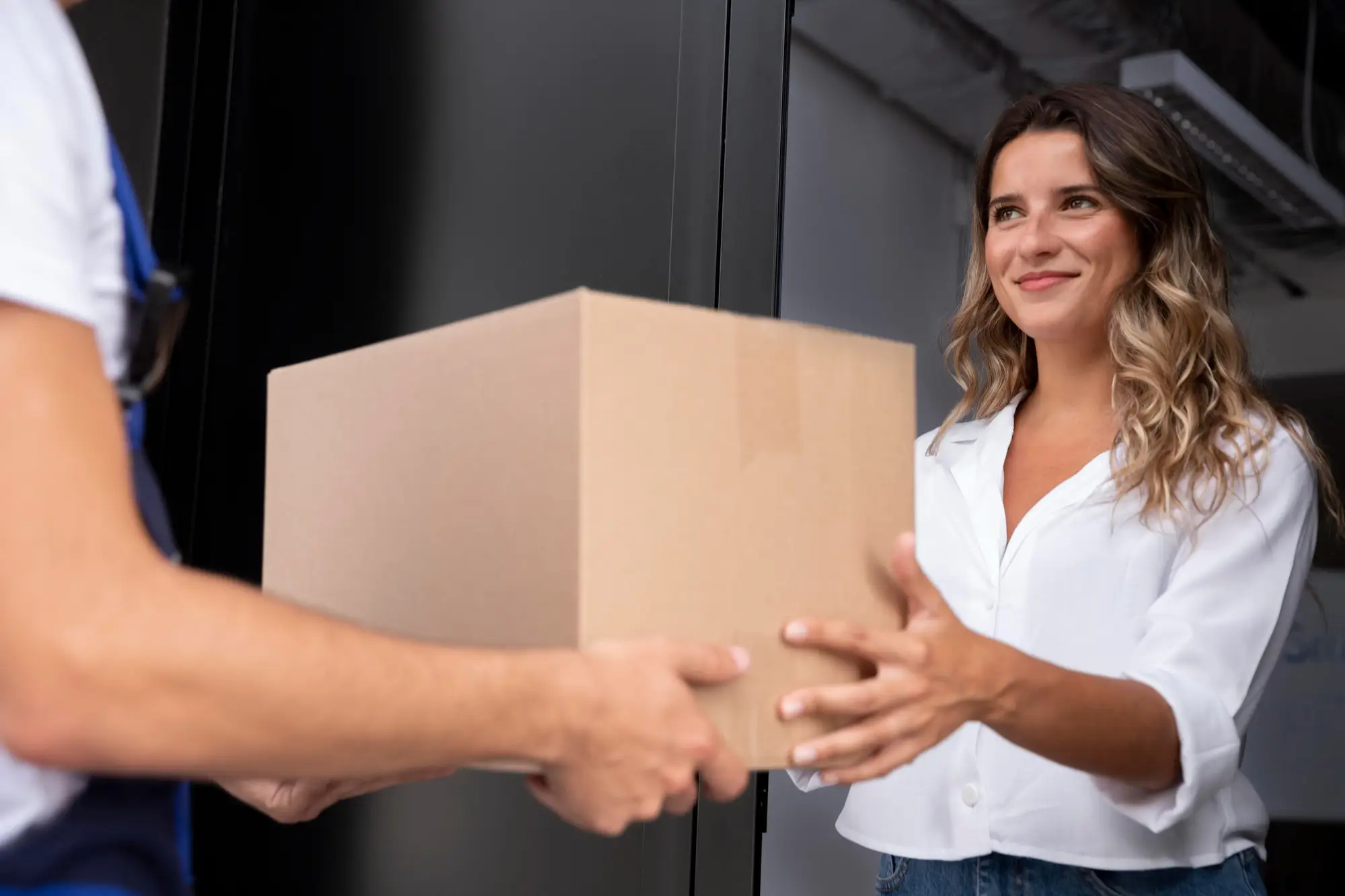 Last-Mile Delivery: How Smart Solutions Can Solve Common Challenges in Logistics